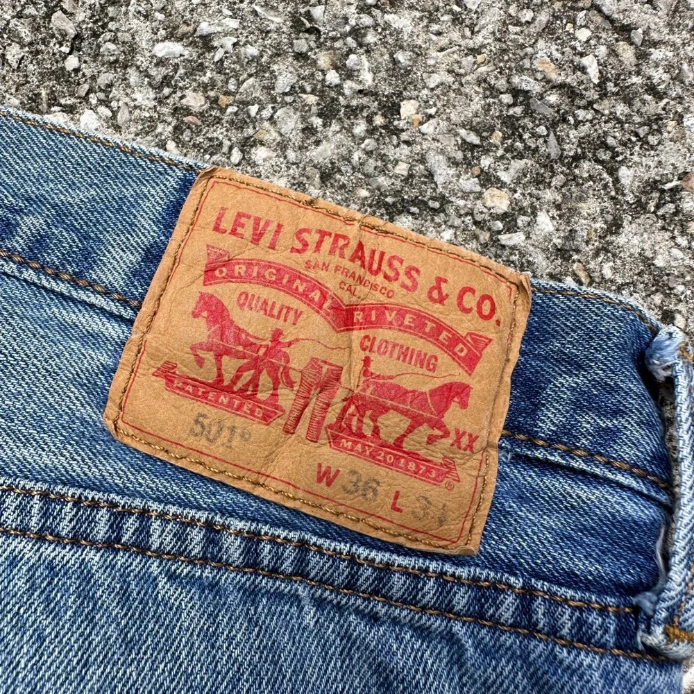 Levis 501 Original Fit Straight Leg Blue Jeans Mens W36 L34 Button Fly Denim